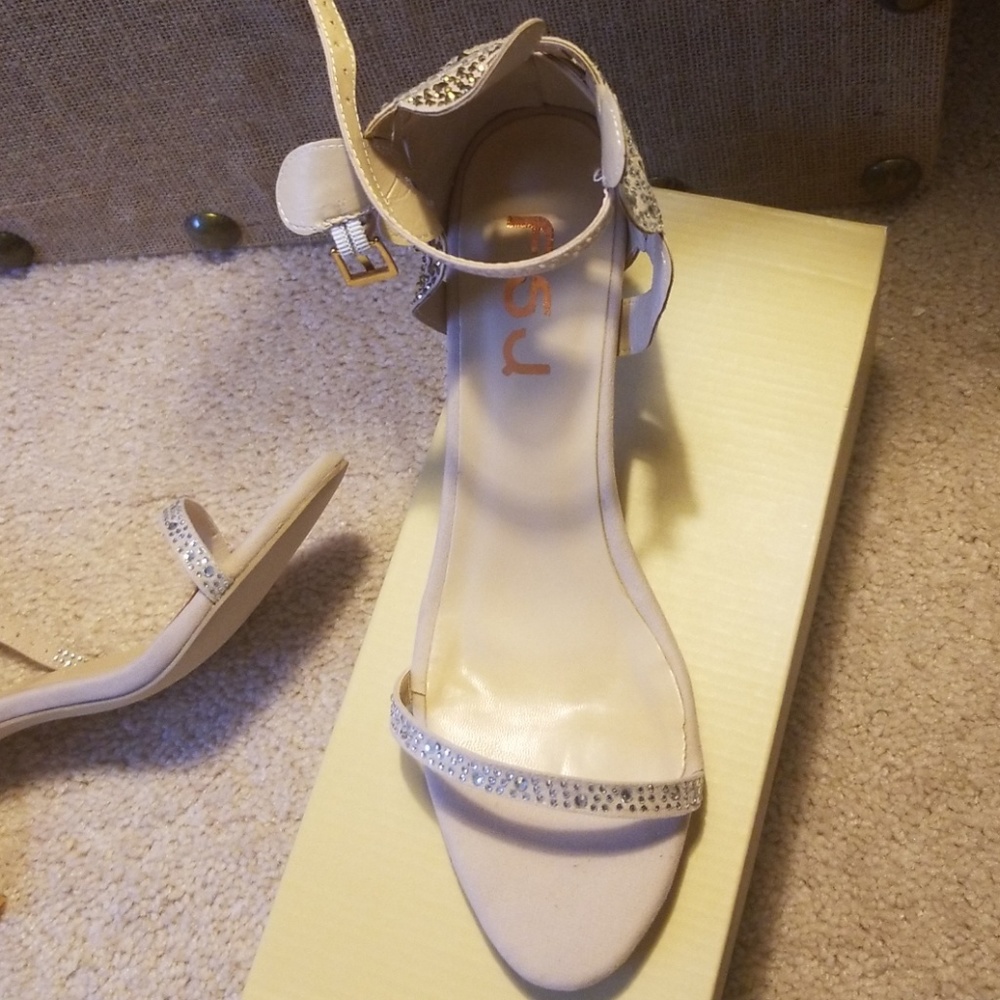 Shoes - Picture 4 of 4